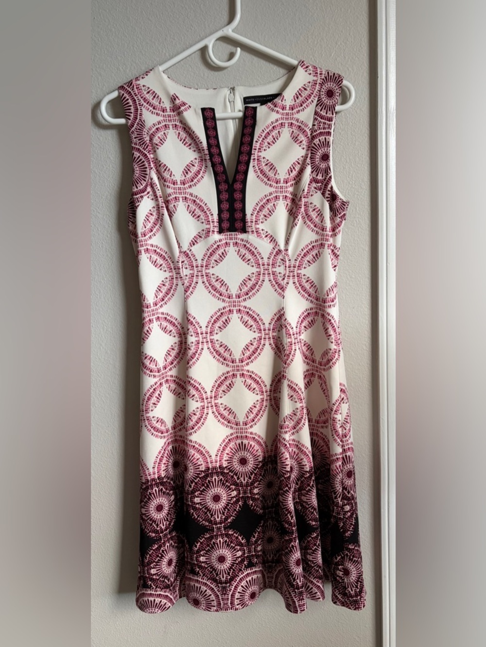 White House Black Market Patterned Sleeveless V-Neck Dress